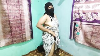 Sexy muslim bich dancing for money