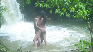 Desi girl ko nahate samye hi