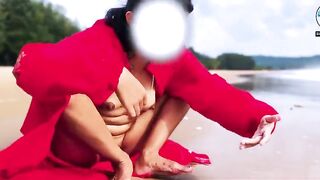 Public Beach Masturbate and Squirt