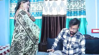 Bhabhi ko paise dekar dever ne