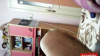 KIZI ODASINDA SIKIYOR BABASINDAN GIZLI