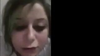 Ayntritli Dengesiz Kadin Konusmali