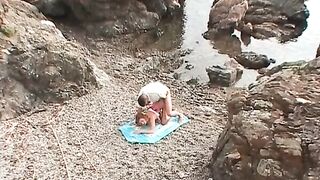 maman aime bien cette petite plage