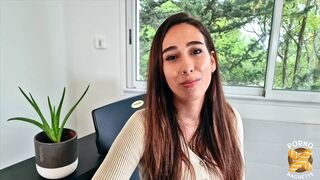 Camila, young oriental, likes to fuck