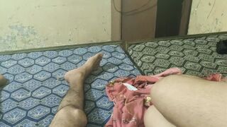 Desi Aunty Ko bithaya Land Pe