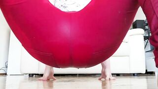 She Wetting her Jeans with her big labia lips pussy and big ass