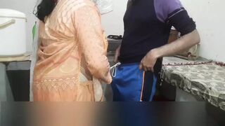 Pregnant Stepmom ko kitchen me choda