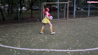 A female soccer player sucked me