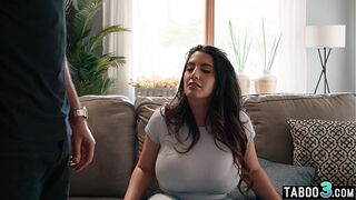 Chubby Arabic MILF had to satisfy a stranger to keep his mouth shut