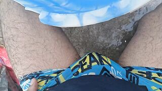 Bhabhi ko field mai kapde dhote